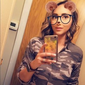 Meet your Posher, Nena